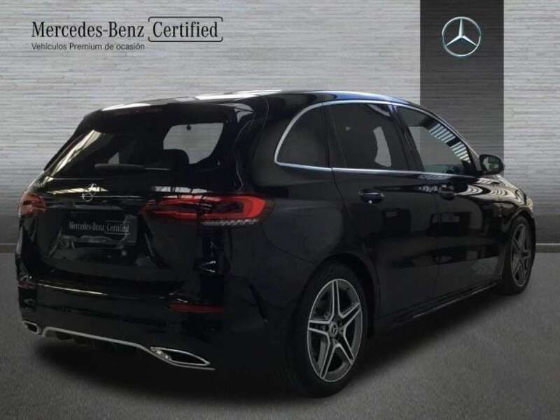 Usado Mercedes B180 AMG line 116 CV (85 kW) 2022 Negro Monovolumen