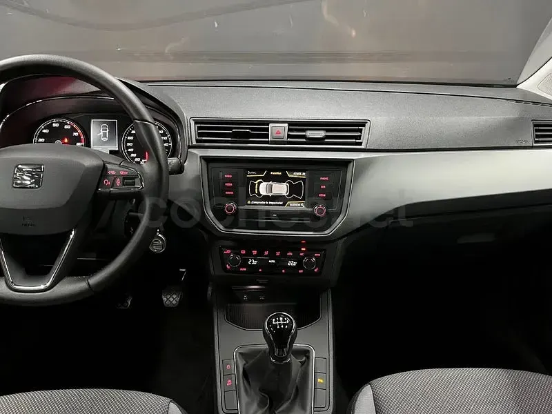 Usado Seat Ibiza Style Plus 95 CV (69 kW) 2018 Azul Utilitario