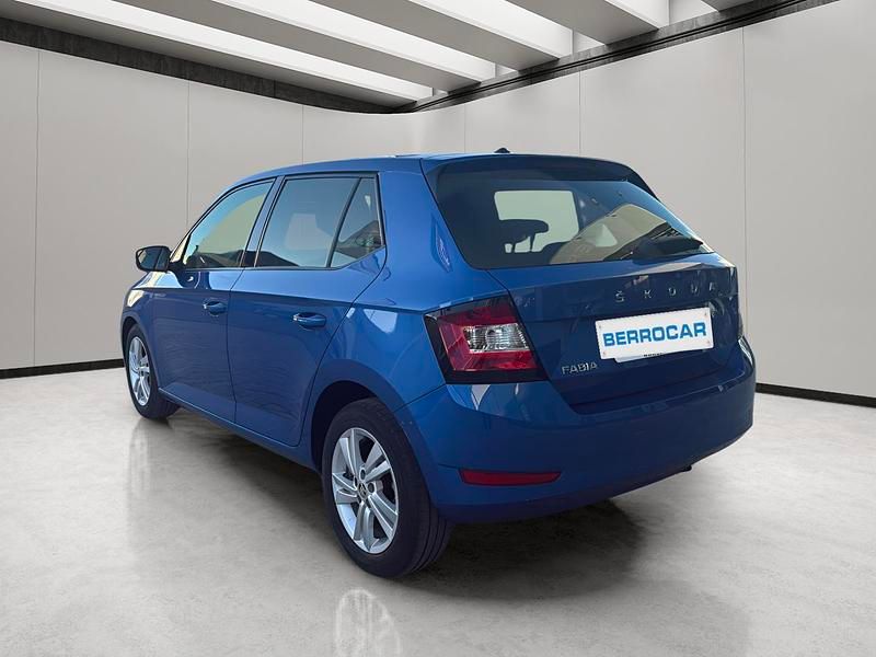 Usado Skoda Fabia Ambition 95 CV (69 kW) 2021 Azul