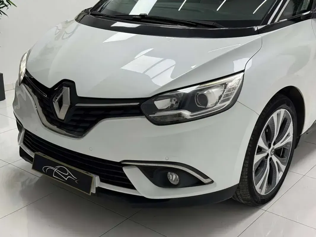 Usado Renault Scénic IV Zen 131 CV (96 kW) 2017 Blanco Monovolumen