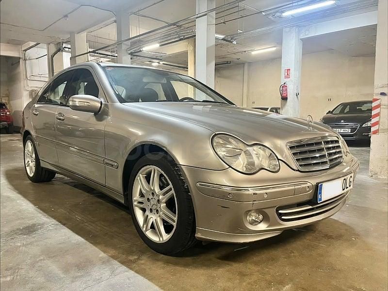 Usado Mercedes C320 Elegance 218 CV (160 kW) 2005 Gris / plata Berlina