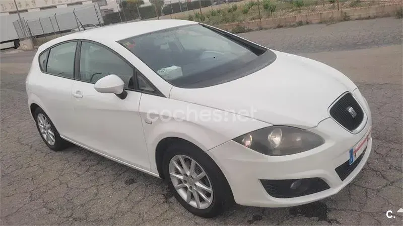 Usado Seat Leon Reference 105 CV (77 kW) 2010 Blanco Utilitario