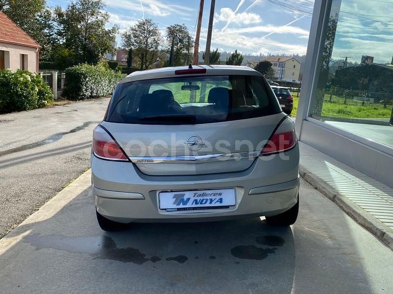 Usado Opel Astra Enjoy 100 CV (73 kW) 2005 Beige Berlina