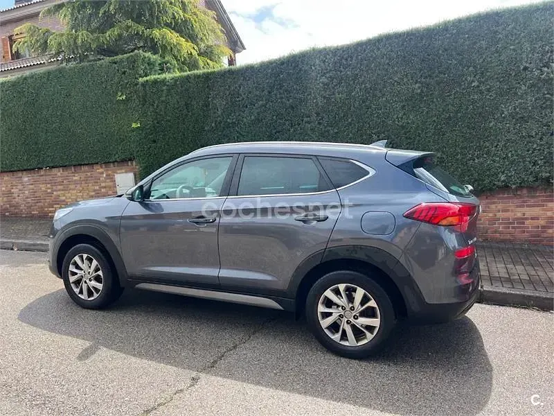 Usado Hyundai Tucson 132 CV (97 kW) 2020 Gris / plata SUV
