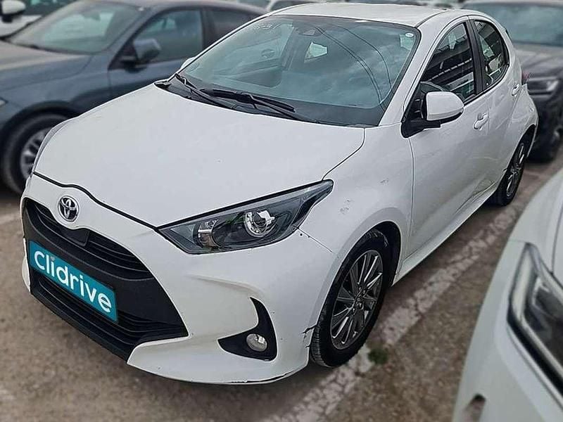 Usado Toyota Yaris Hybrid Active 116 CV (85 kW) 2022 Blanco Utilitario
