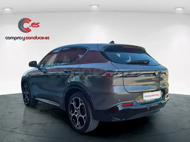 Usado Alfa Romeo Tonale Veloce 130 CV (95 kW) 2024 Gris / plata SUV