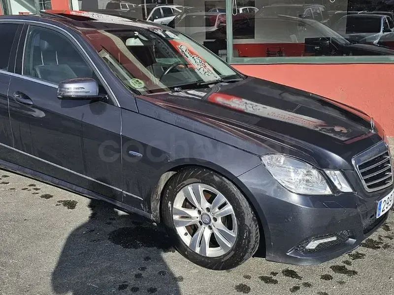 Usado Mercedes E250 Avantgarde 204 CV (150 kW) 2010 Gris / plata Berlina