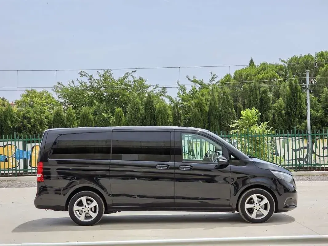 Usado Mercedes V220 Avantgarde 163 CV (119 kW) 2015 Negro Monovolumen