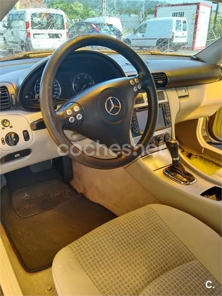 Usado Mercedes C200 Sport Edition 122 CV (89 kW) 2005 Gris / plata Berlina