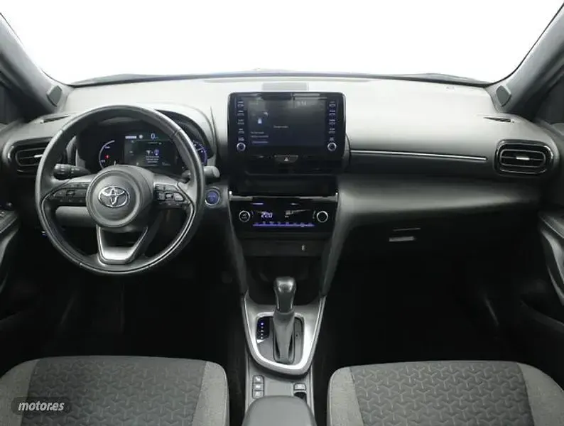 Usado Toyota Yaris Cross Active 116 CV (85 kW) 2022 Gris SUV