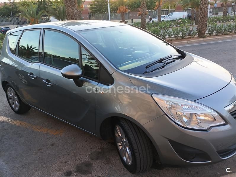 Gris / plata Usado 2010 Opel Meriva Enjoy Monovolumen | 4990 € (Precio justo) - Imagen 1/4