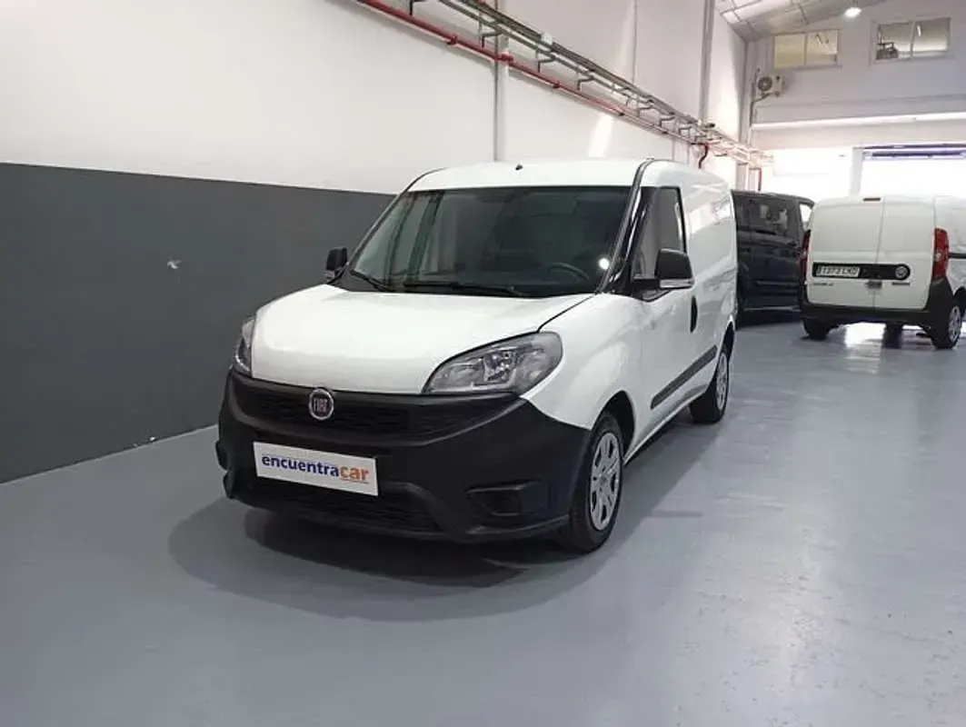 Usado Fiat Doblò 95 CV (69 kW) 2021 Blanco Monovolumen