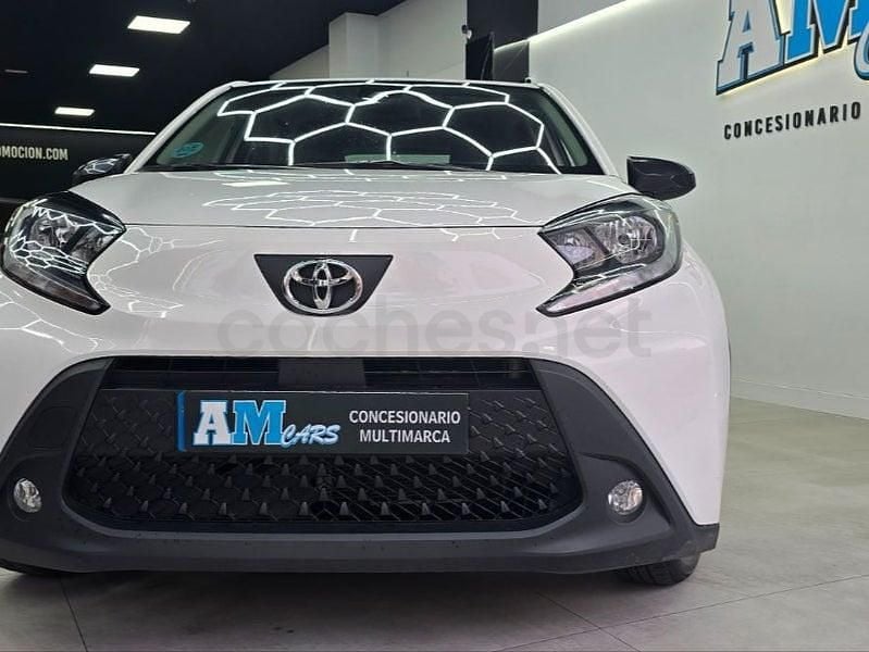 Usado Toyota Aygo X Play 72 CV (52 kW) 2022 Blanco SUV
