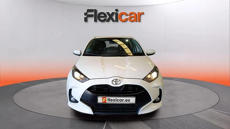 Usado Toyota Yaris Business Edition 72 CV (52 kW) 2022 Blanco Utilitario