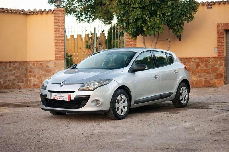 Usado Renault Mégane III Business 109 CV (80 kW) 2014 Gris Utilitario
