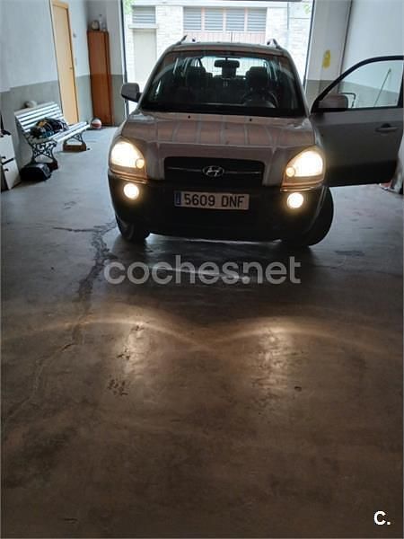 Usado Hyundai Tucson Style 112 CV (82 kW) 2005 Gris / plata SUV