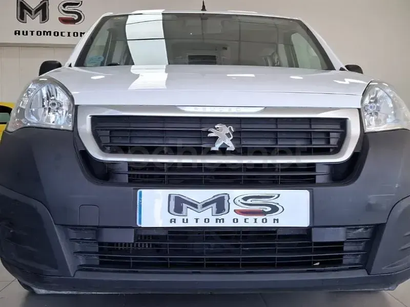 Usado Peugeot Partner Tepee Access 100 CV (73 kW) 2018 Blanco Monovolumen