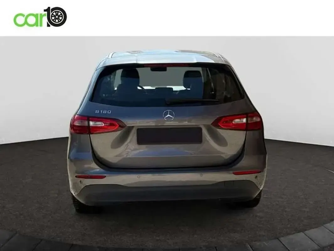 Usado Mercedes B180 116 CV (85 kW) 2020 Gris Utilitario