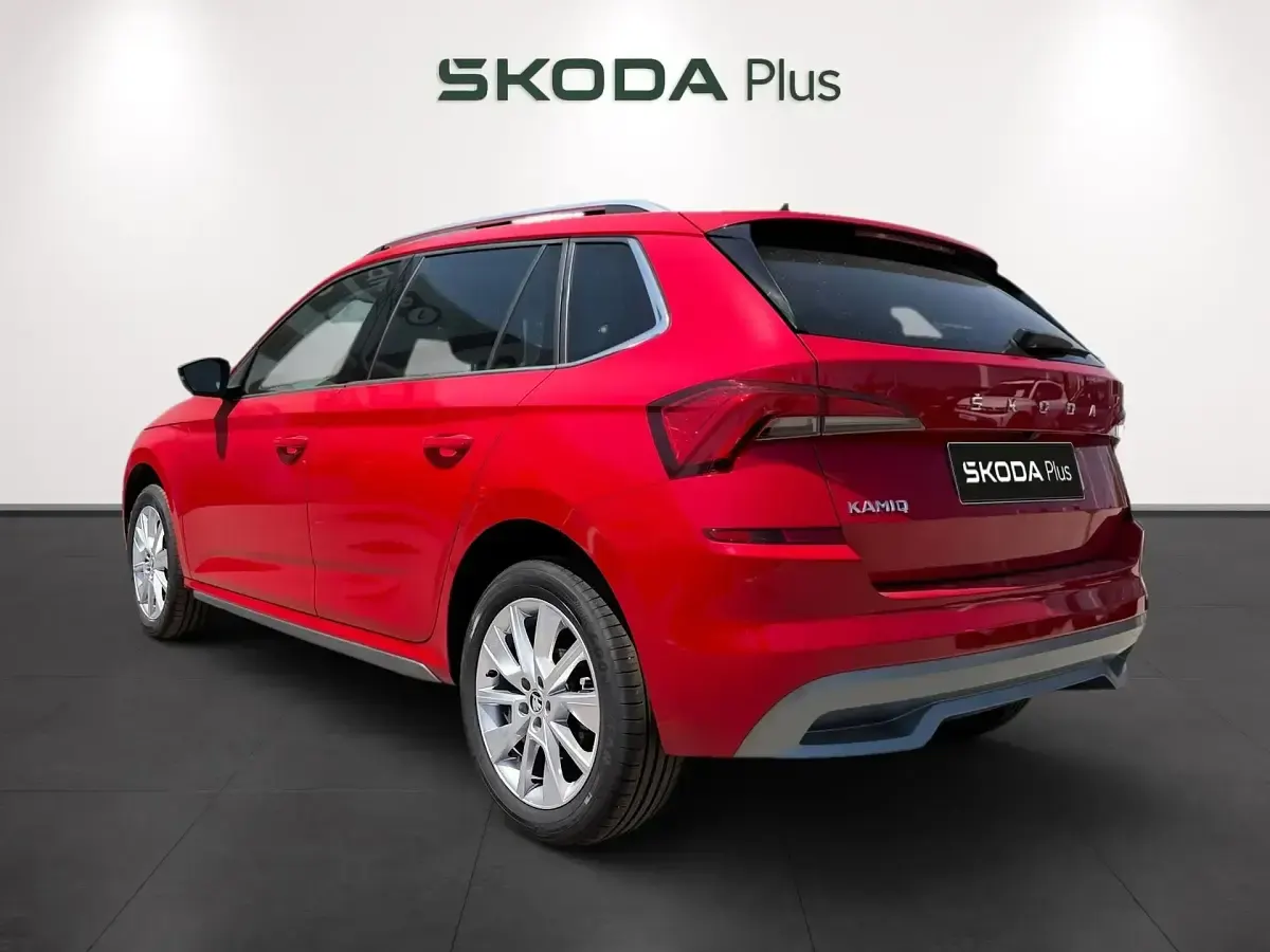 Usado Skoda Kamiq Style 110 CV (80 kW) 2022 Rojo SUV