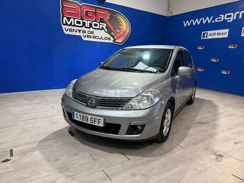 Usado Nissan Tiida Acenta 105 CV (77 kW) 2008 Gris / plata Berlina