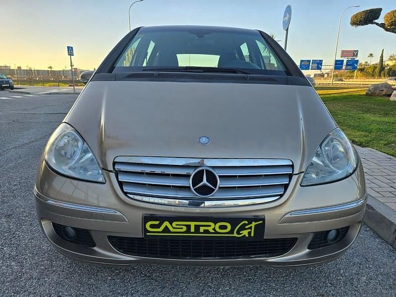 Usado Mercedes A180 Avantgarde 109 CV (80 kW) 2009 Beige Monovolumen