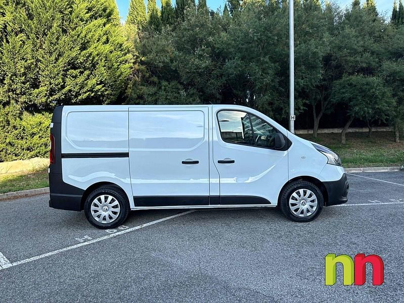 Usado Renault Trafic 120 CV (88 kW) 2021 Blanco Monovolumen