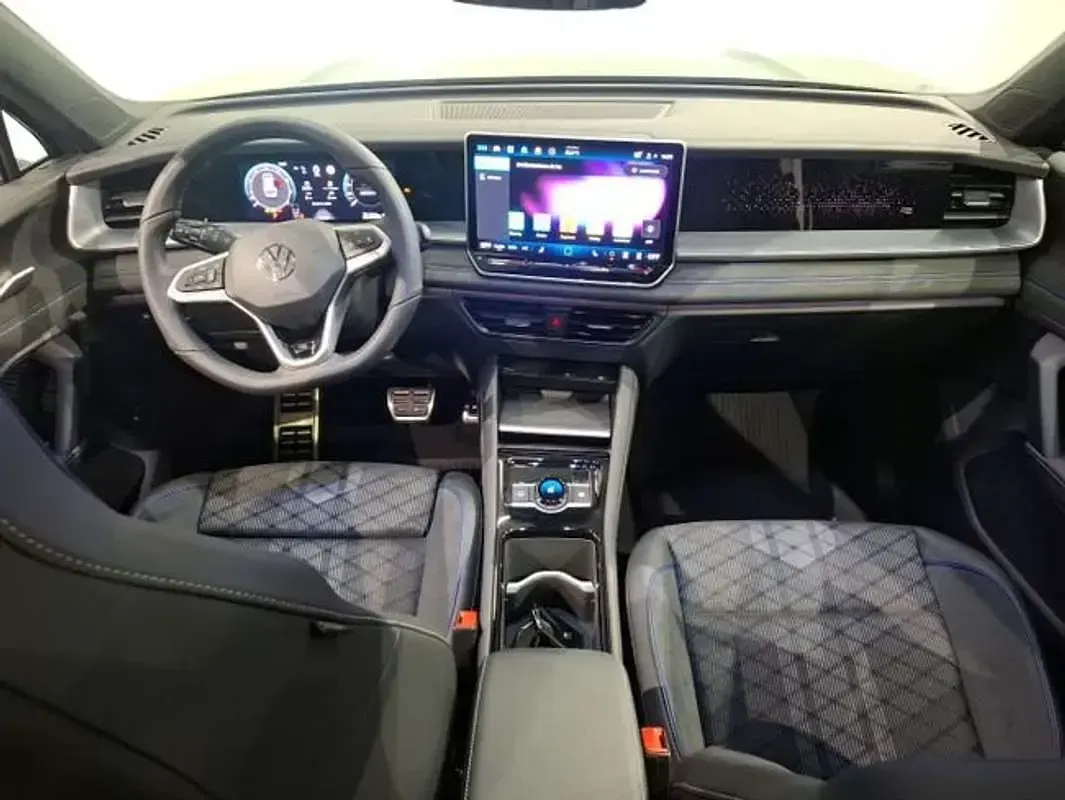 Usado VW Tayron R-line 150 CV (110 kW) 2026 Verde SUV