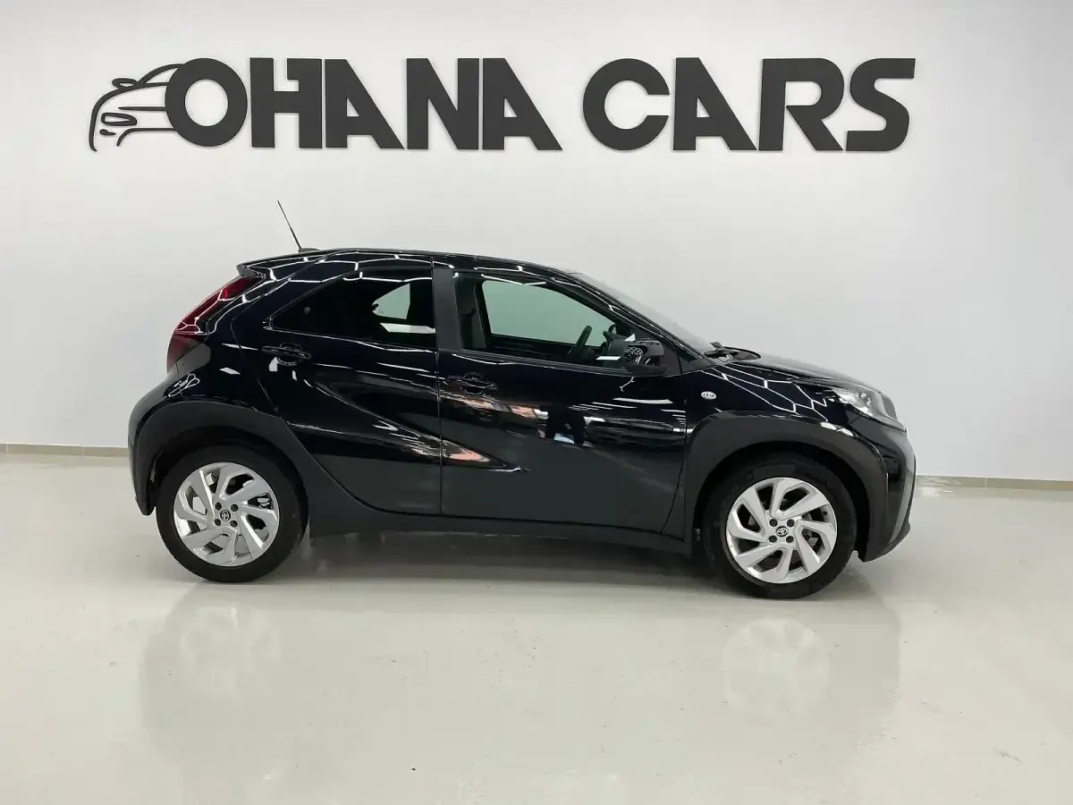 Usado Toyota Aygo X Play 72 CV (52 kW) 2023 Negro SUV