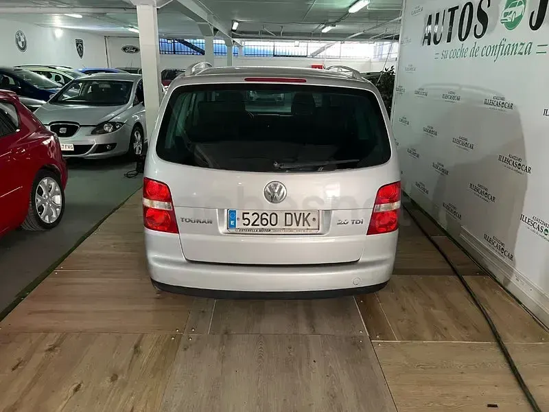 Usado VW Touran Advance 140 CV (102 kW) 2006 Gris / plata Monovolumen
