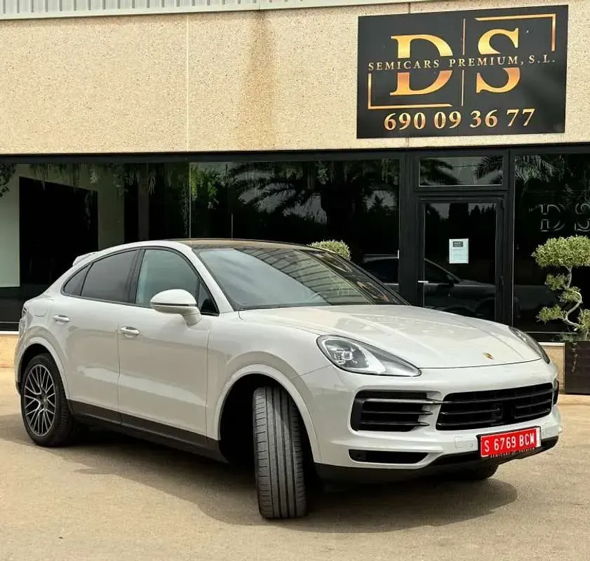 Usado Porsche Cayenne E-Hybrid Platinum Edition 462 CV (339 kW) 2022 Gris SUV