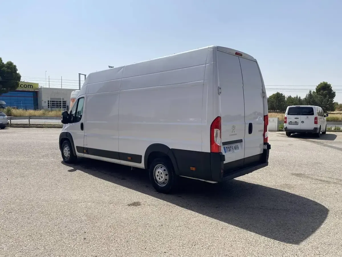 Usado Peugeot Boxer S 140 CV (102 kW) 2024 Blanco Van