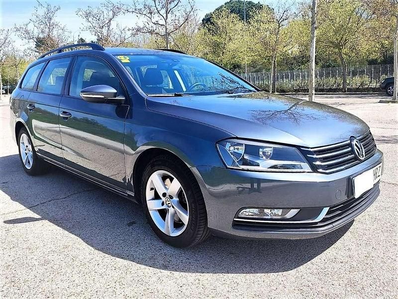 Usado VW Passat Edition 105 CV (77 kW) 2013 Gris Familiar