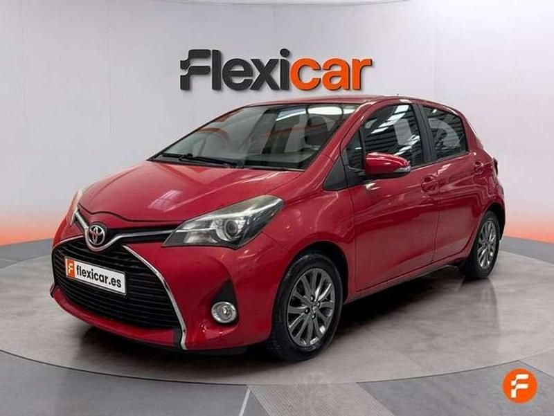 Usado Toyota Yaris Active 99 CV (72 kW) 2016 Negro Utilitario