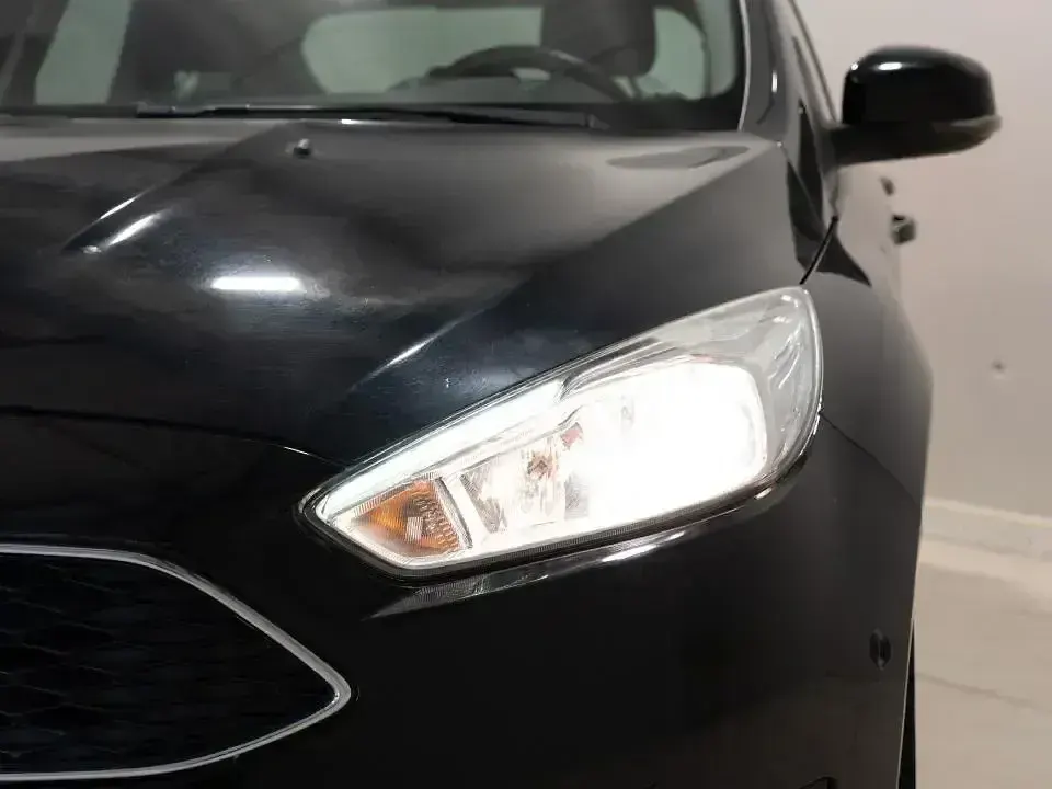 Usado Ford Focus Titanium 125 CV (91 kW) 2015 Negro Berlina