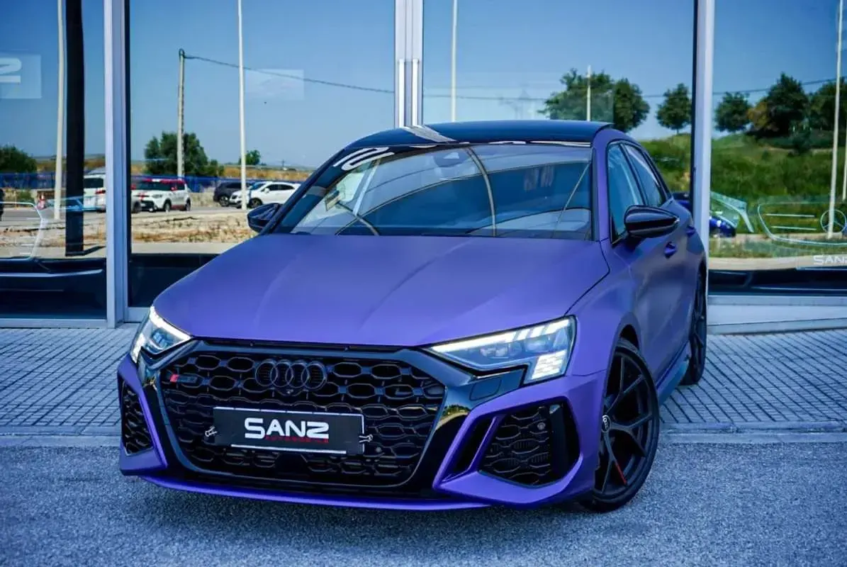 Usado Audi RS3 Sportback Premium 400 CV (294 kW) 2024 Burdeos Utilitario
