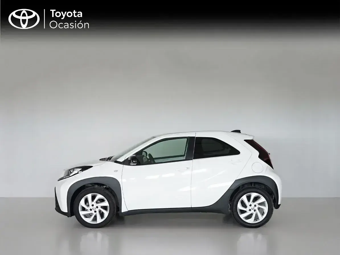 Usado Toyota Aygo X Play 72 CV (52 kW) 2024 Blanco SUV