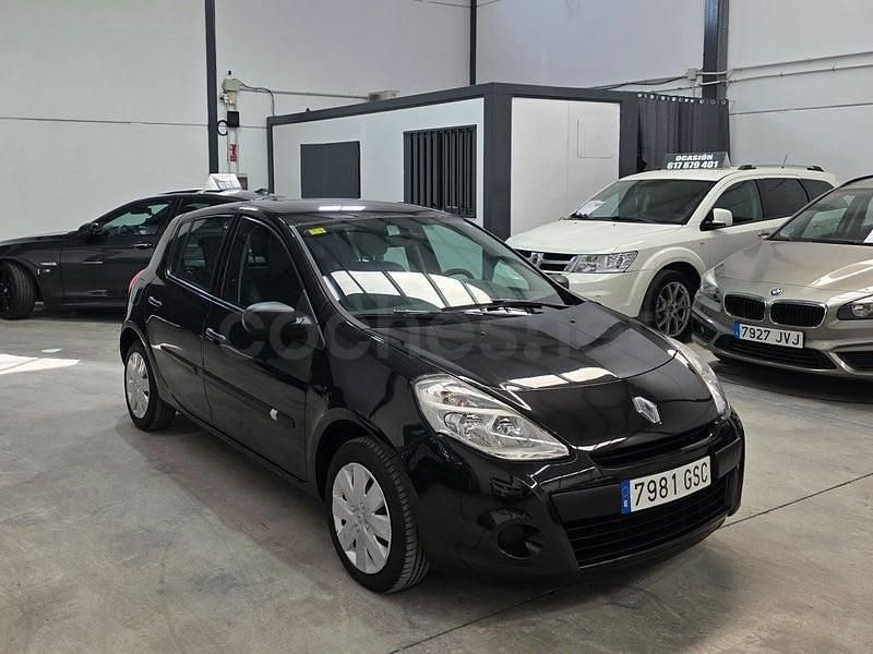 Usado Renault Clio II 75 CV (55 kW) 2009 Negro Berlina
