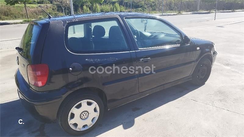 Usado VW Polo Trendline 75 HP (55 kW) 2001 Preto Sedan