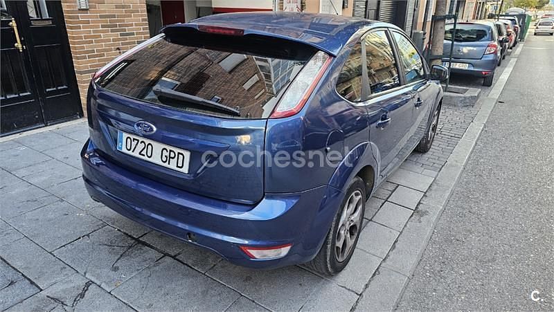 Usado Ford Focus Trend 90 CV (66 kW) 2009 Azul Berlina