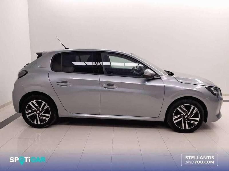 Usado Peugeot 208 Allure 101 CV (74 kW) 2022 Gris Utilitario
