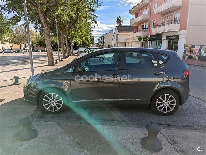 Usado Seat Altea Style 105 CV (77 kW) 2010 Negro Monovolumen