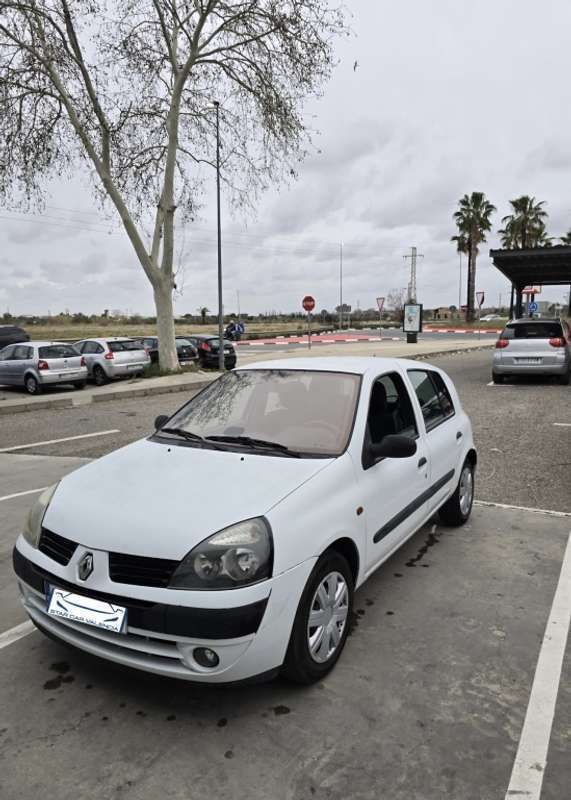 Blanco Usado 2004 Renault Clio II Authentique Utilitario | 3500 € (Precio justo) - Imagen 1/4