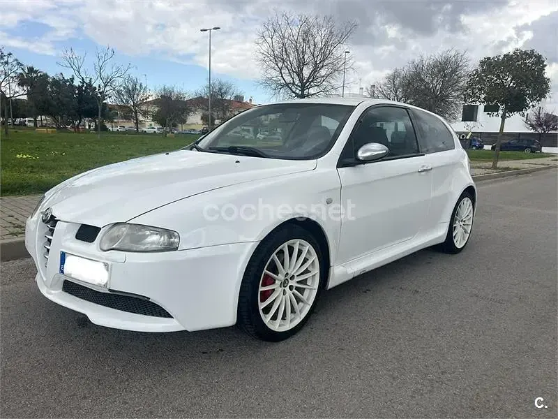 Usado Alfa Romeo 147 250 CV (183 kW) 2004 Blanco Utilitario