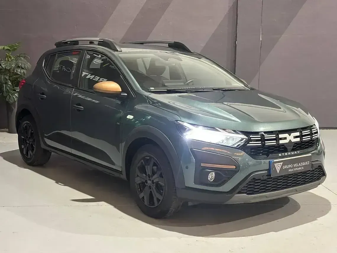 Usado Dacia Sandero Extreme 101 CV (74 kW) 2025 Verde Berlina