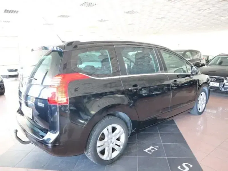 Usado Peugeot 5008 Active 150 CV (110 kW) 2013 Negro Monovolumen