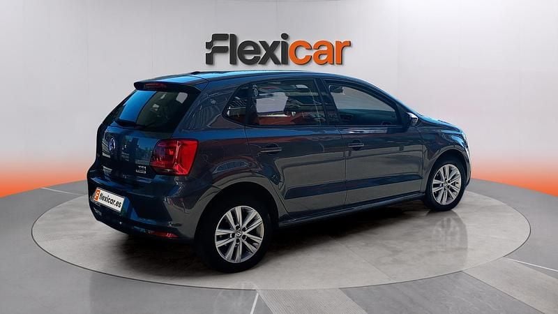 Usado VW Polo Advance 90 CV (66 kW) 2016 Azul Berlina
