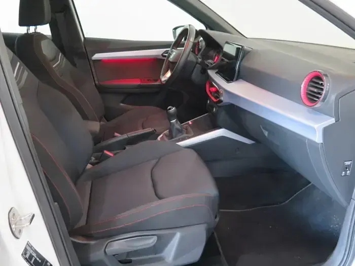 Usado Seat Arona FR 110 CV (80 kW) 2022 Blanco SUV