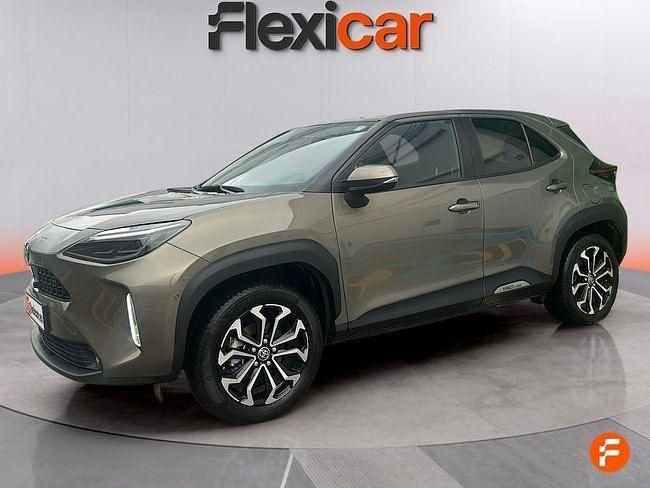 Usado Toyota Yaris Hybrid Connect Style 116 CV (85 kW) 2022 Beige