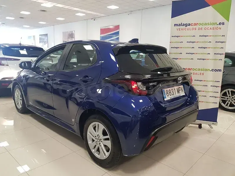Usado Toyota Yaris Hybrid Business Edition 116 CV (85 kW) 2023 Azul Berlina