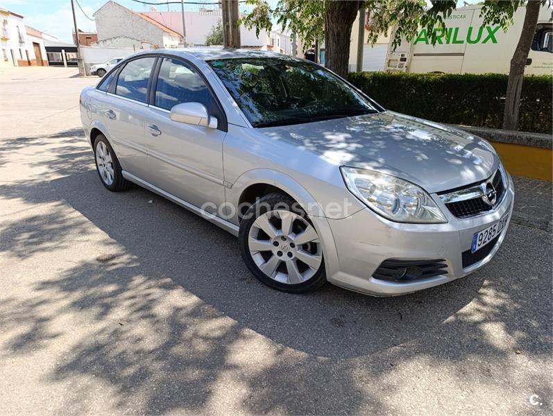 Gris / plata Usado 2006 Opel Vectra Elegance Berlina | 2800 € (Buen precio) - Imagen 1/4